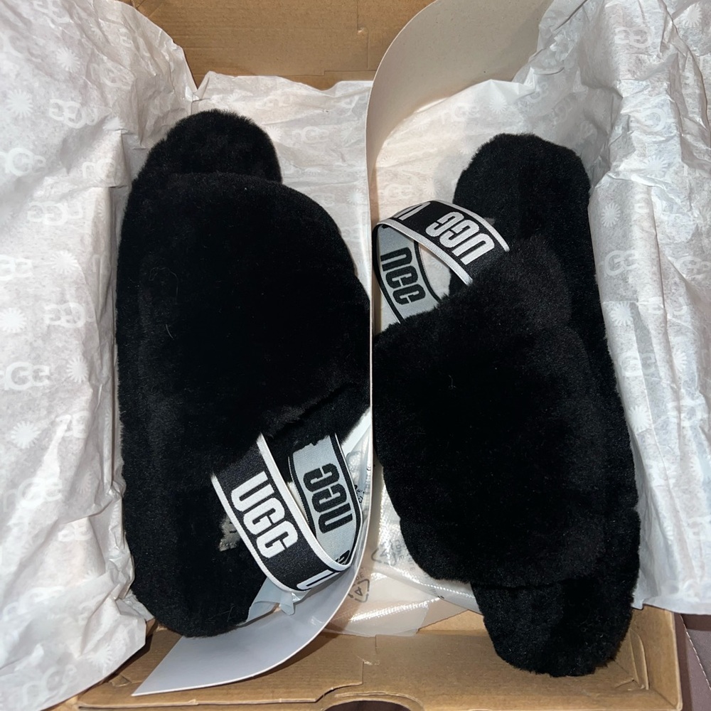 UGG FLUFF YEA SLIDE WORN TWICE